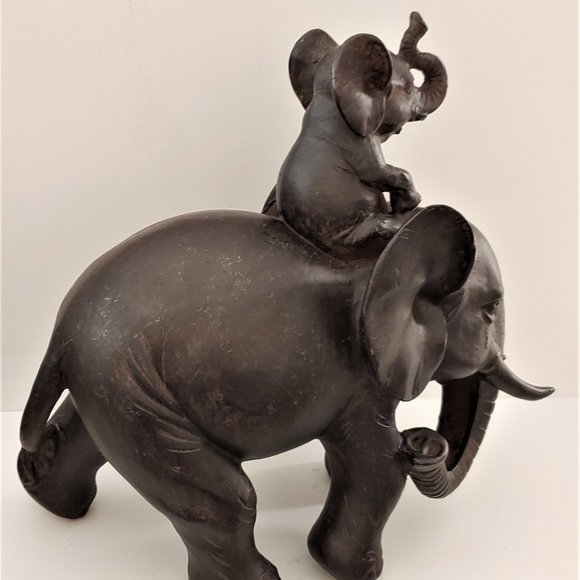 Elephant and Baby Figurine - Picture 4 of 5
